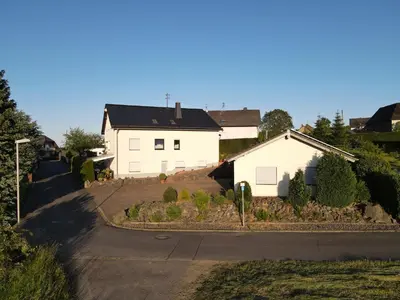 Das Gebäude in dem sich die Ferienwohnung befindet