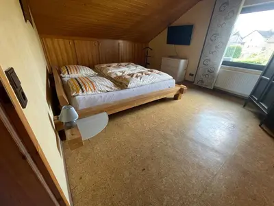 Ein Bett oder Betten in einem Zimmer der Unterkunft Ferienwohnung zum Nürburgring