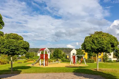 Ein Garten an der Unterkunft Eurostrand Resort Moseltal