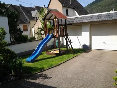 Ein Kinderspielbereich in der Unterkunft Ferienwohnung Hilger