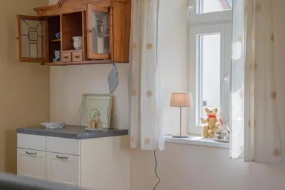 Küche/Küchenzeile in der Unterkunft Die Ferienwohnungen Schmiede und Gudd Stuvv in Annis Haus