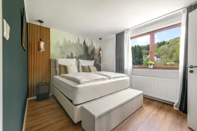 Ein Bett oder Betten in einem Zimmer der Unterkunft Hotel Zweite Heimat Nürburg