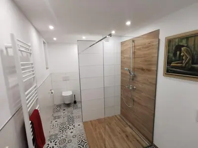 Ein Badezimmer in der Unterkunft Das Kirch24 - DAS Ferienhaus in Heidenburg