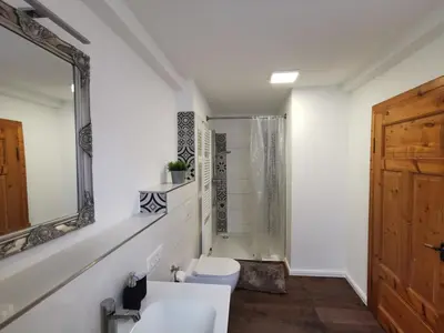 Ein Badezimmer in der Unterkunft Das Kirch24 - DAS Ferienhaus in Heidenburg