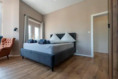 Ein Bett oder Betten in einem Zimmer der Unterkunft Moselresidenz Bellevue Alf Apartment Moselblick