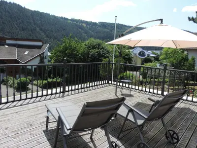 Ein allgemeiner Bergblick oder ein Berglick von der Ferienwohnung aus