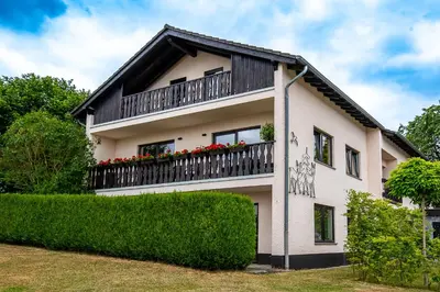 Das Gebäude in dem sich die Ferienwohnung befindet
