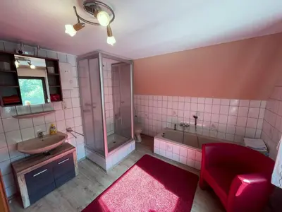 Ein Badezimmer in der Unterkunft Apartment Kleeblatt by Interhome