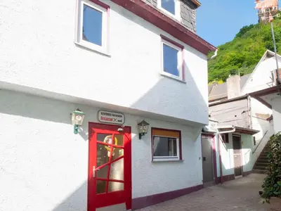 Das Gebäude in dem sich das Ferienhaus befindet