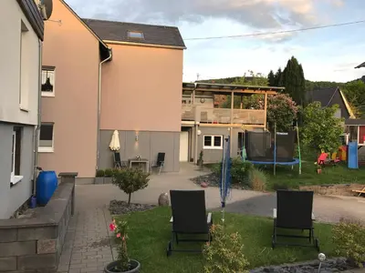 Ein Garten an der Unterkunft Wein- & Ferienhaus Jörg Weirich