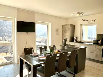 Küche/Küchenzeile in der Unterkunft Ferienwohnung Moseltraum, 1-6 Pers, mit 3 Schlafzimmer und Panoramabalkon