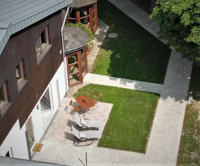 Ein Garten an der Unterkunft Kastaniennest