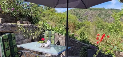 Ein allgemeiner Bergblick oder ein Berglick von der Ferienwohnung aus