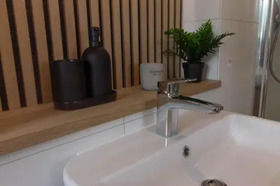 Ein Badezimmer in der Unterkunft Ferienhaus Moselhöhe - 2023 neu renoviert, mit Design-Ausstattung & großem Garten