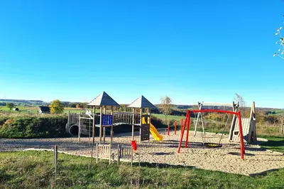 Ein Kinderspielbereich in der Unterkunft Ferienwohnung im ehemaligen Gesindehaus