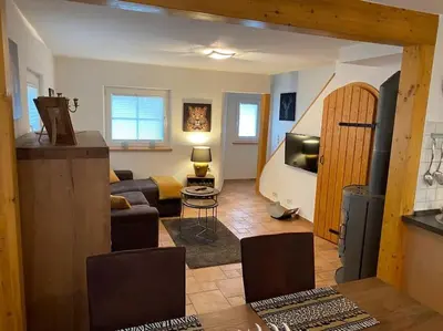 Ein Sitzbereich in der Unterkunft Waldheimat - Ferienhaus Nürburg