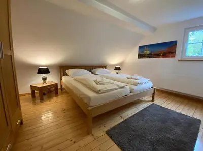 Ein Bett oder Betten in einem Zimmer der Unterkunft Waldheimat - Ferienhaus Nürburg
