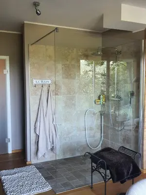 Ein Badezimmer in der Unterkunft Romantic and Cosy Studio with Lake View in Meerfeld Eifel Region