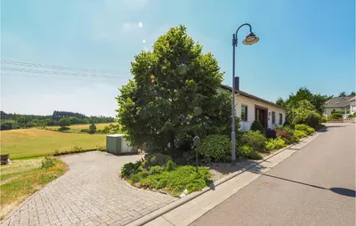 Ein Garten an der Unterkunft Cozy Apartment In Grenderich With Wifi