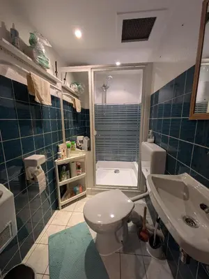 Ein Badezimmer in der Unterkunft Monkey Factory - Mini Home-Stay Hostel