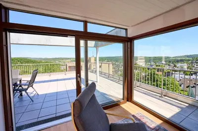 Ein Balkon oder eine Terrasse in der Unterkunft PanoramaSicht - Daun von oben