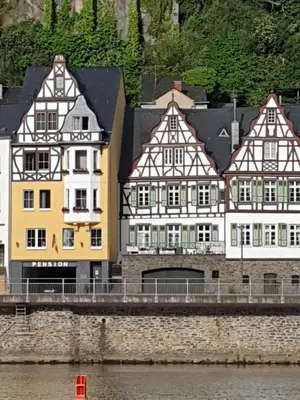 Das Gebäude in dem sich die Pension befindet