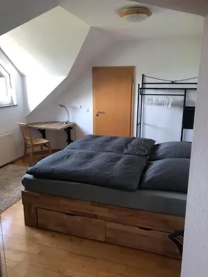 Ein Bett oder Betten in einem Zimmer der Unterkunft Ferienwohnung auf dem Maifeld