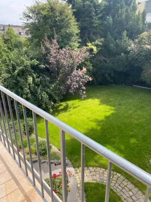 Ein Garten an der Unterkunft Megina Lodge