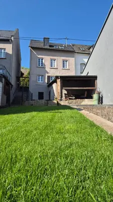 Ein Garten an der Unterkunft Ferienhaus Fridolin