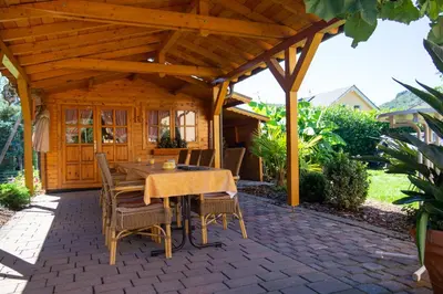 Ein Garten an der Unterkunft Wein- und Gästehaus Michels