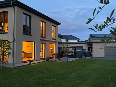 Das Gebäude in dem sich das Ferienhaus befindet