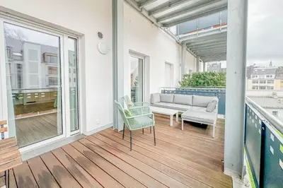 Ein Balkon oder eine Terrasse in der Unterkunft Modernes Trierer CityLoft mit großem Balkon