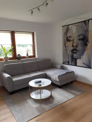 Ein Sitzbereich in der Unterkunft Ferienwohnung Nimstal