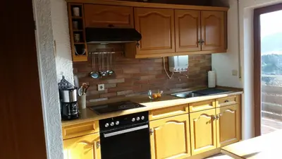 Küche/Küchenzeile in der Unterkunft Ferienhaus Eifelhöhe mit Maarpanorama