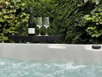 Ein Garten an der Unterkunft Ferienapartment Auszeit- Sauna, Whirlpool und Garten zur Alleinnutzung