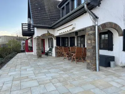 Das Gebäude in dem sich das Ferienhaus befindet