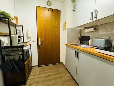 Küche/Küchenzeile in der Unterkunft Klassen Stay - Design Studio in 11 Etage - Tolle Aussicht - Sauna, Pool - Netflix