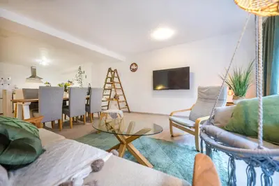 TV/Unterhaltungsangebot in der Unterkunft 140qm 3BR apartment - central, cozy and stylish
