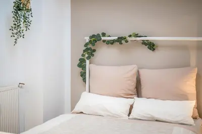 Ein Bett oder Betten in einem Zimmer der Unterkunft 140qm 3BR apartment - central, cozy and stylish