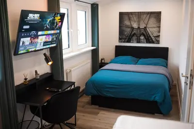 Ein Bett oder Betten in einem Zimmer der Unterkunft MODERNHOUSE KO26