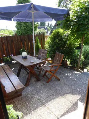 Ein Garten an der Unterkunft Eifelwaldhäuschen