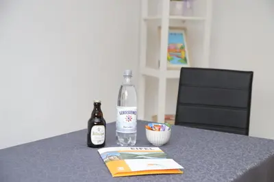 Getränke in der Unterkunft INDIVIDUAL APARTMENTS - Zentrale, ruhige Wohnung in Innenstadt - Küche, Parkplatz, Terrasse, SmartTV, Netflix