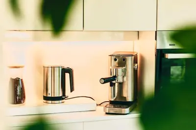Küche/Küchenzeile in der Unterkunft Tinyhouse Minimalus Panorama Schlafloft im Grünen