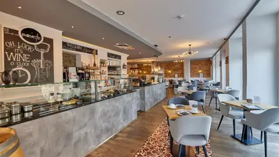 Lounge oder Bar in der Unterkunft Moselhotel Römischer Kaiser `Staffuntil5pm`EarlyBirdBreakfast`CityParking