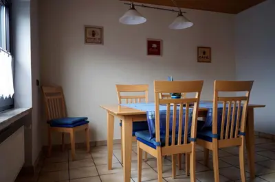 Ein Sitzbereich in der Unterkunft Eifelferienhaus Thome