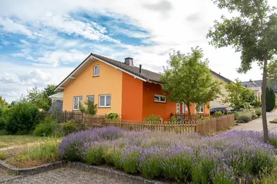 Ein Garten an der Unterkunft Ferienhaus Zum Feldblick