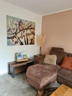 Ein Sitzbereich in der Unterkunft Ferienwohnung Burgblick