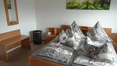 Ein Bett oder Betten in einem Zimmer der Unterkunft Bichlhof Bärfra Ferienwohnung Am Brunnen
