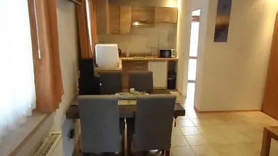 Küche/Küchenzeile in der Unterkunft Bichlhof Bärfra Ferienwohnung Am Brunnen