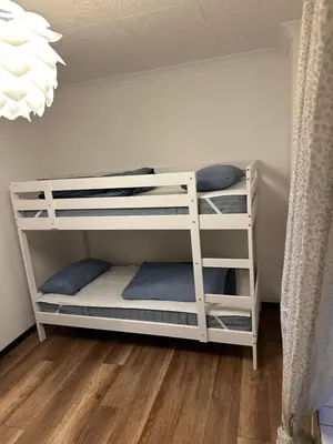 Ein Bett oder Betten in einem Zimmer der Unterkunft FeWo Kirschblüte